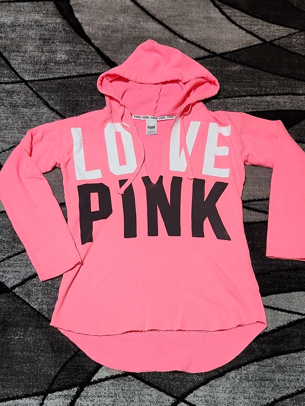 VINTAGE VS PINK 2013 CAMPUS "LOVE PINK" GRAPHIC RAW-EDGE V-NECK HOODIE SWEATSHIR